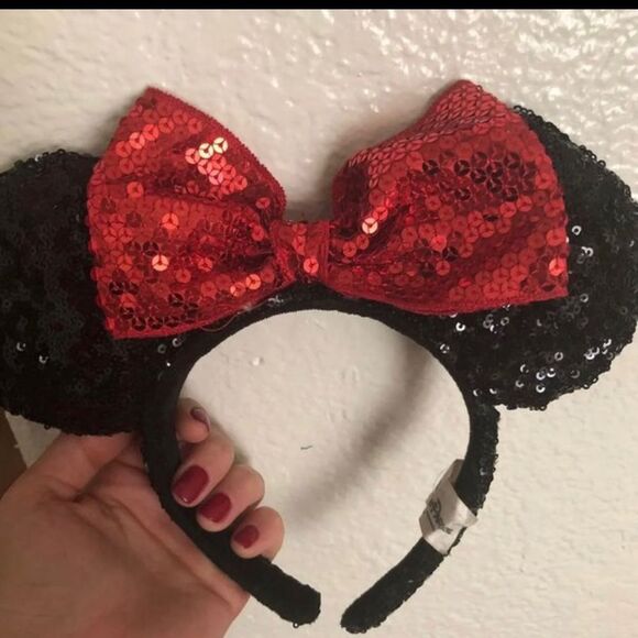 Disney Parks "Minnie Mouse" Black and Red Bow Sequins Ear Headband - Picture 1 of 3